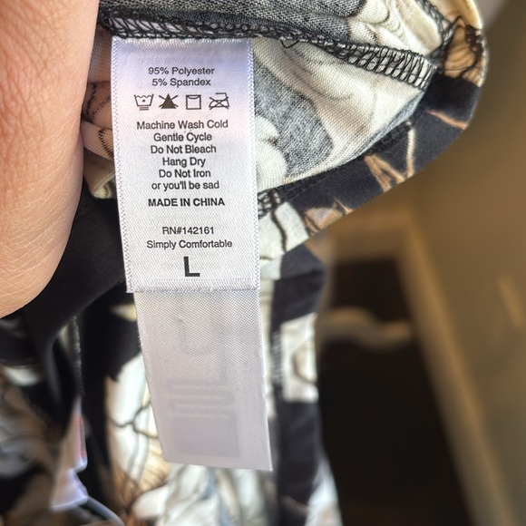 Lularoe Emily Floral Rose Print Long Sleeve T Shirt Dress Black Cream Brown NWT - Picture 10 of 10